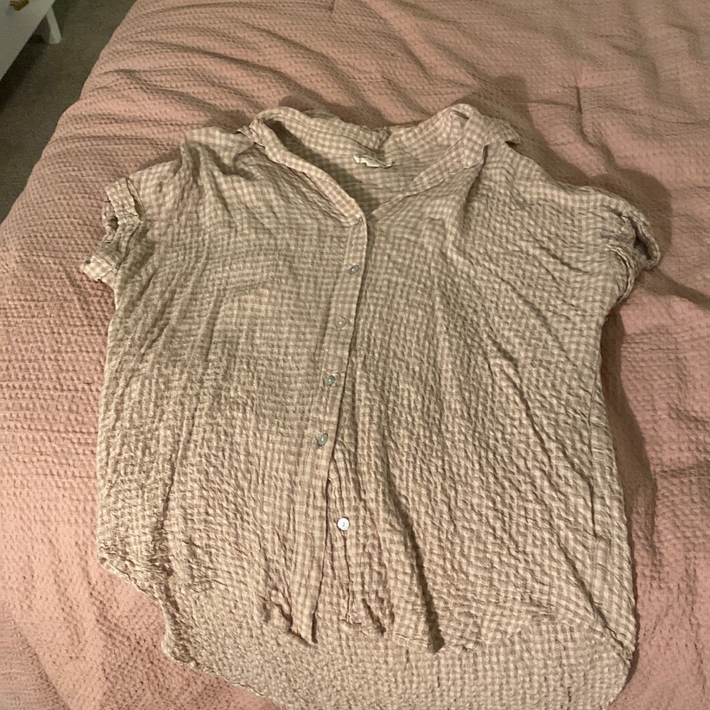 Plaid shirt sleeve top.